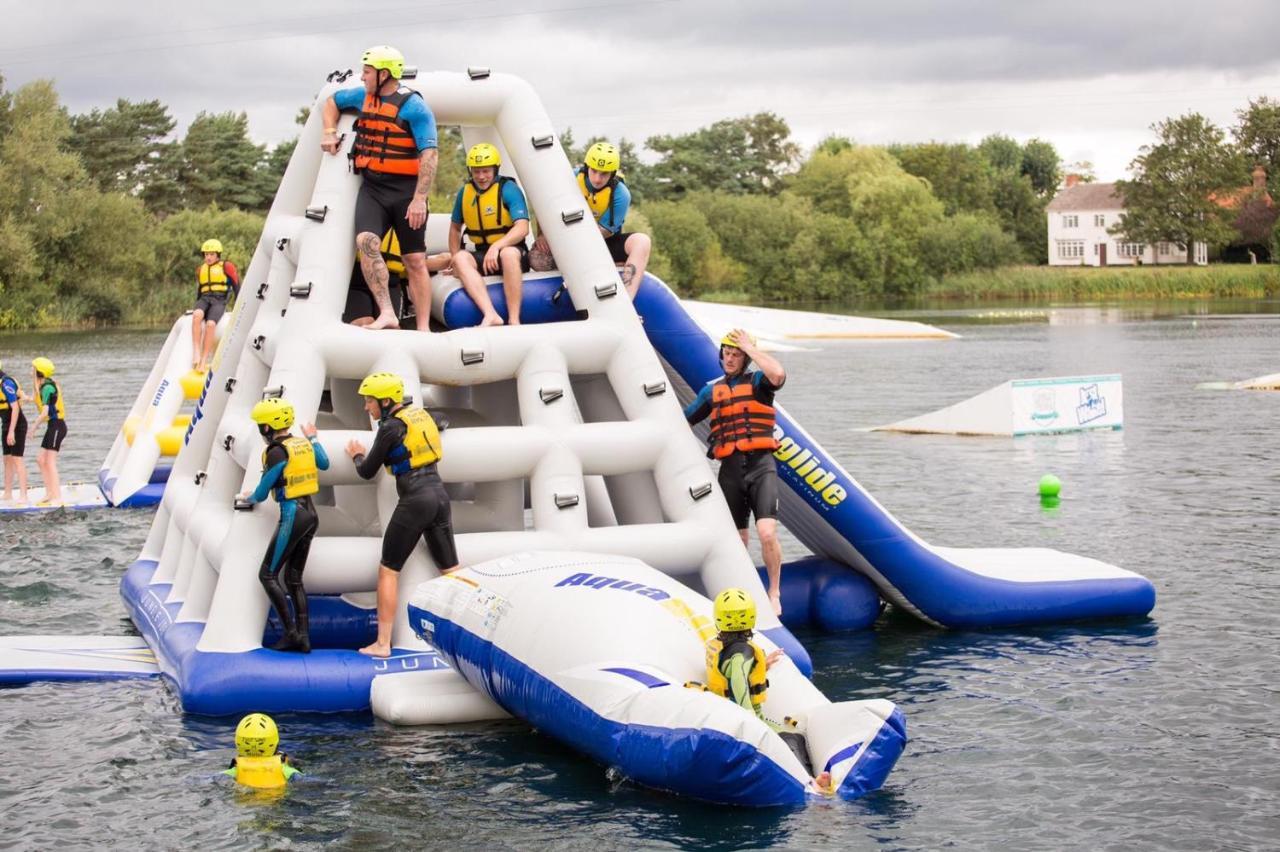 Calypso Hot Tub Breaks Tattershall Lakes Pet Friendly Экстерьер фото