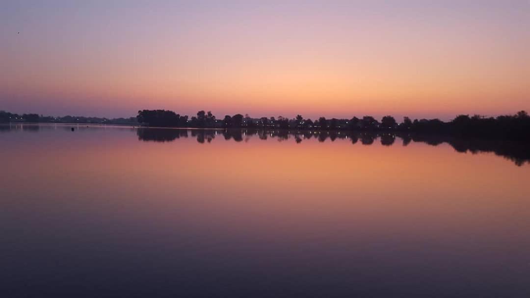 Calypso Hot Tub Breaks Tattershall Lakes Pet Friendly Экстерьер фото