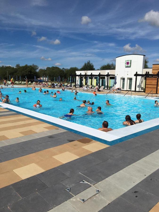 Calypso Hot Tub Breaks Tattershall Lakes Pet Friendly Экстерьер фото