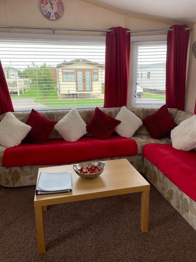 Calypso Hot Tub Breaks Tattershall Lakes Pet Friendly Экстерьер фото